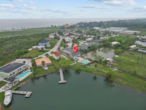 242 Debbie Ln, Dickinson, TX, 77539-1936 | Card Image