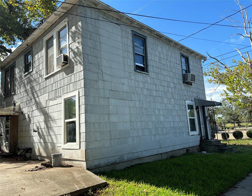 Wisconsin St, Baytown, TX 77520