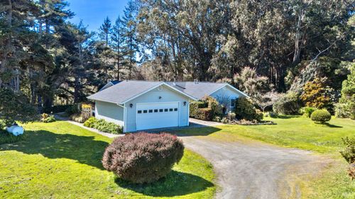 18070 Ocean Dr, Fort Bragg, CA, 95437-8249 | Card Image