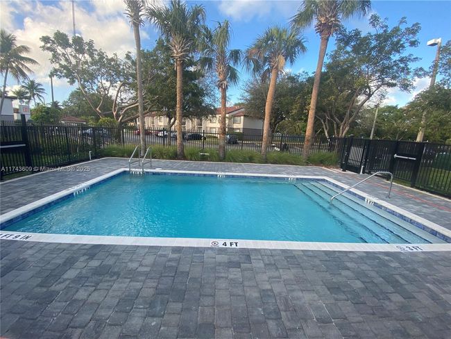 5195 Sw 37 Th St, Townhouse with 3 bedrooms, 3 bathrooms and null parking in West Park FL | Image 37