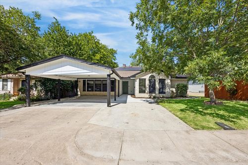 1706 Davis St, Taylor, TX, 76574-1507 | Card Image
