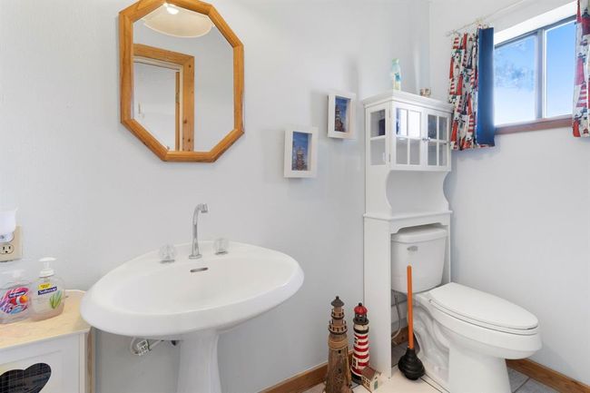 Half bathroom. | Image 16