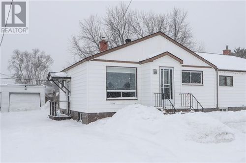 217 5th Ave, Lively, ON, P3Y1M4 | Card Image