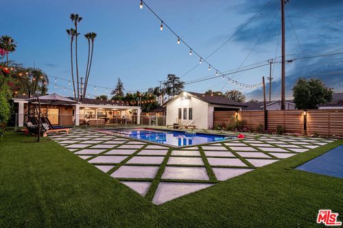 22745 Erwin St, Woodland Hills, CA, 91367-3912 | Card Image