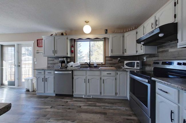1040 6 St Se, Home with 5 bedrooms, 2 bathrooms and 6 parking in Slave Lake AB | Image 13