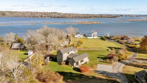 542 River Rd, Westport, MA, 02790-5161 | Card Image