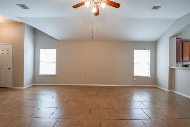 1907 Meadow Edge Ln, House other with 3 bedrooms, 2 bathrooms and 2 parking in Spring TX | Image 7