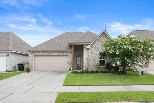 10025 Ole Millstead Ct, Baton Rouge, LA, 70816-8021 | Card Image