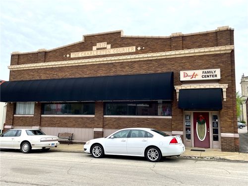 307 6th St, Charleston, IL, 61920-1558 | Card Image