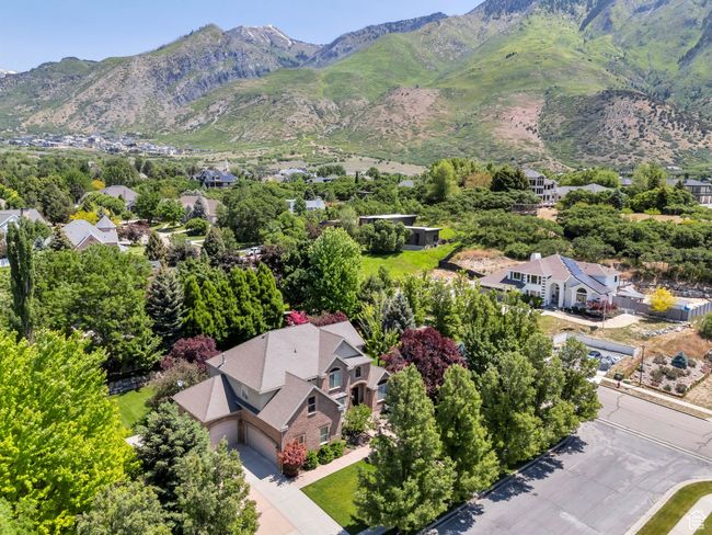 Bird's eye view of mountains | Image 31