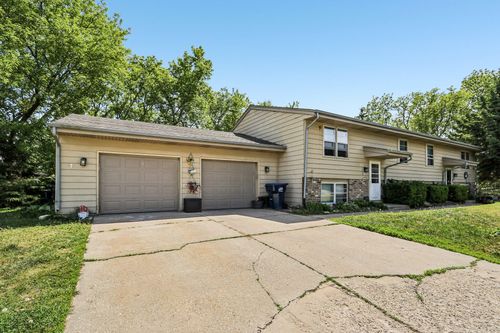 W233N6045 Teakwood Ct, Sussex, WI, 53089-3865 | Card Image