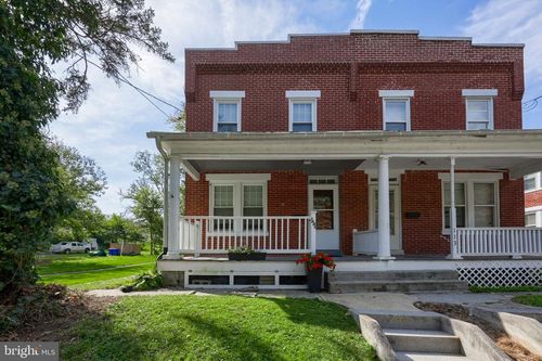 111 N Prince St, MILLERSVILLE, PA, 17551-1704 | Card Image