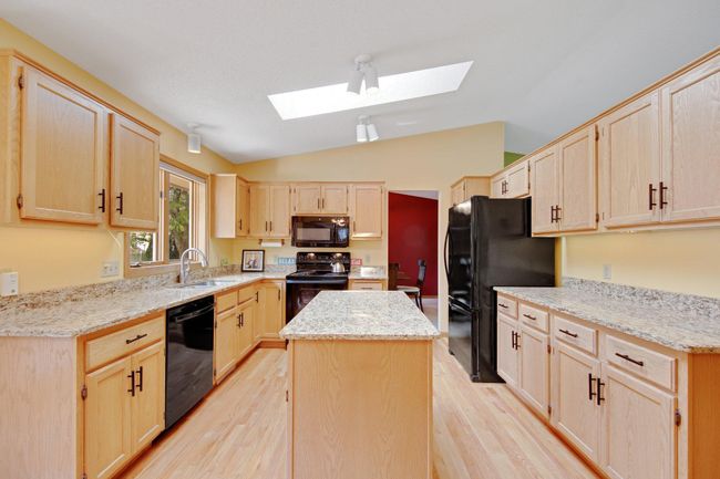 Perfect for daily living and entertaining! | Image 17