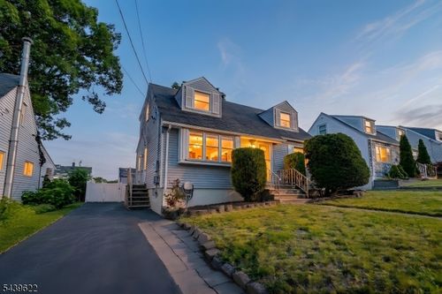 68 16th Ave, Elmwood Park, NJ, 07407-2923 | Card Image
