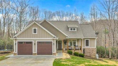 362 Fairway Oaks Dr, West Jefferson, NC, 28694-8456 | Card Image