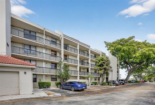 apt-409-117 Lake Emerald Dr, OAKLAND PARK, FL, 33309-6271 | Card Image