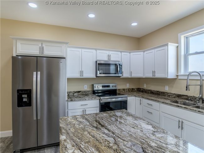175 Precious Dr, House other with 3 bedrooms, 2 bathrooms and null parking in Hurricane WV | Image 9