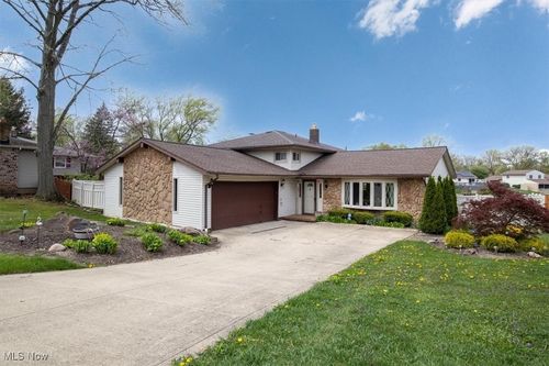 4071 Blossom Ct, Brunswick, OH, 44212-1701 | Card Image