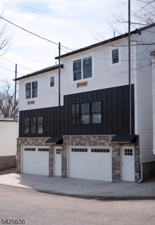 35 Garfield Ave, Paterson, NJ, 07522-1708 | Card Image