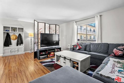 apt-14-4358 Mammoth Ave, Sherman Oaks, CA, 91423-3647 | Card Image