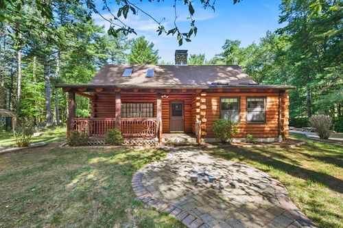 135 Pine St, Rochester, MA, 02770-1605 | Card Image