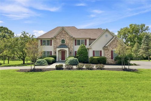 1572 Surrey Rd, Bethlehem, PA, 18015-5150 | Card Image