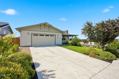 4496 Sw Zenith Ave, Redmond, OR, 97756-7240 | Card Image