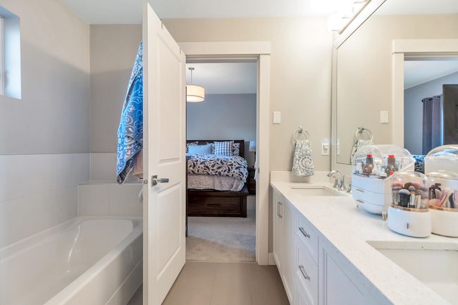 14 - 3303 Rosemary Heights Cres, Townhouse with 3 bedrooms, 3 bathrooms and 4 parking in Surrey BC | Image 22