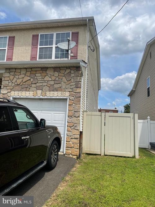 1917 Ne Fuller St, PHILADELPHIA, PA, 19152 | Card Image