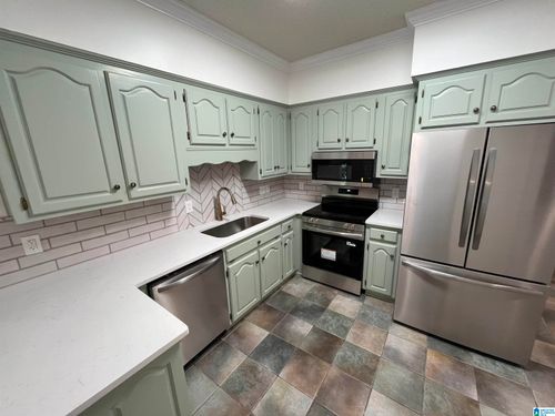 3041 Old Stone Dr, BIRMINGHAM, AL, 35242-4023 | Card Image