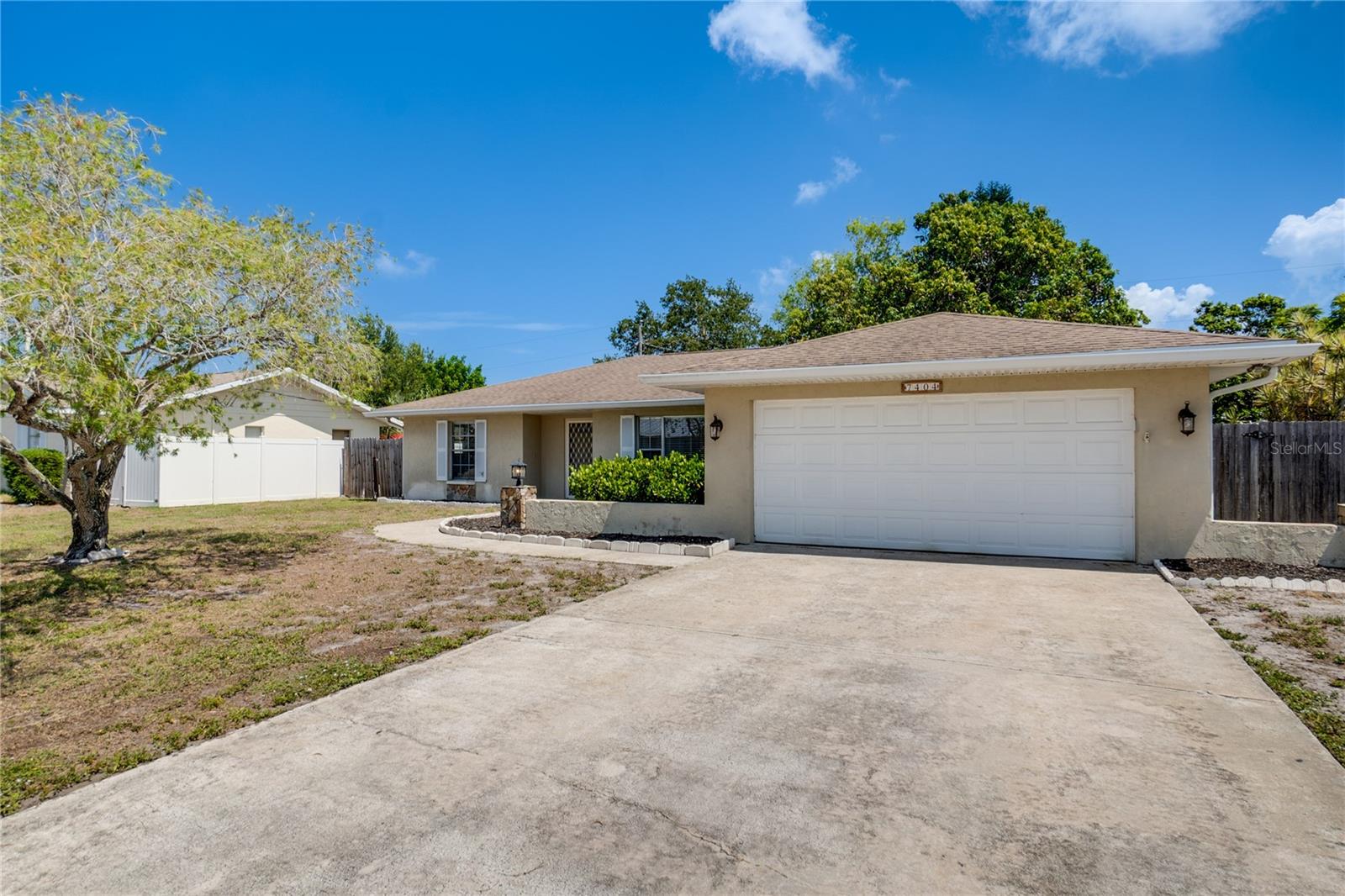 24th Ave, Bradenton, FL 34209