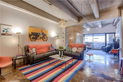 apt-250-360 W Pershing Rd, Kansas City, MO, 64108-2418 | Card Image