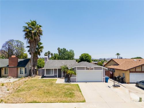 142 N Massachusetts St, Lake Elsinore, CA, 92530-1839 | Card Image