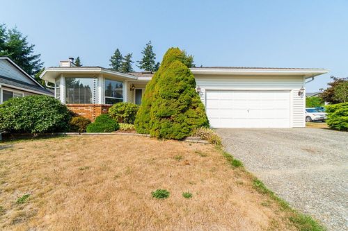 7843 167a Street, House other with 3 bedrooms, 2 bathrooms and 4 parking in Surrey BC | Card Image