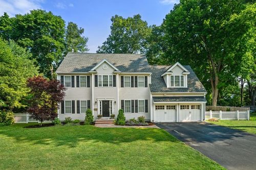 11 Shadow Ln, Wellesley, MA, 02482-4310 | Card Image
