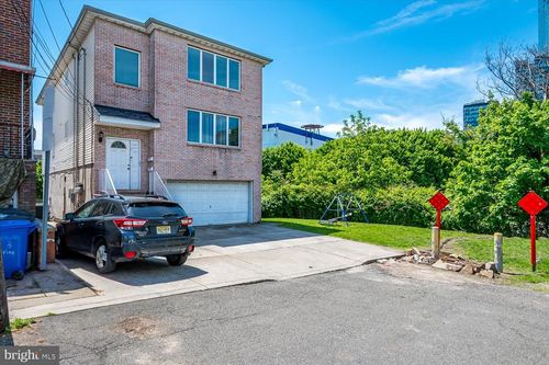 7 Vine St, Jersey City, NJ, 07306-1805 | Card Image