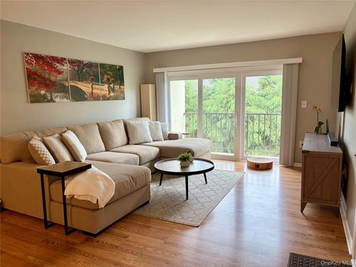 9 Edinburgh Dr, Peekskill, NY, 10566-2562 | Card Image