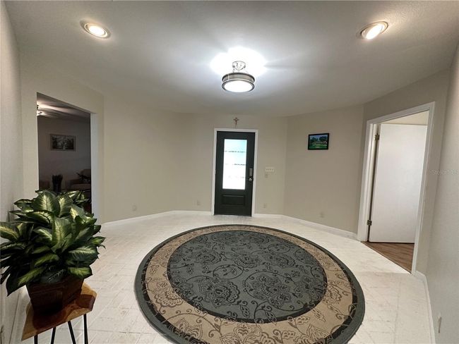 WELCOMING FOYER | Image 7