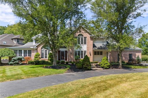 800 Hardwood Ct, Gates Mills, OH, 44040-9604 | Card Image