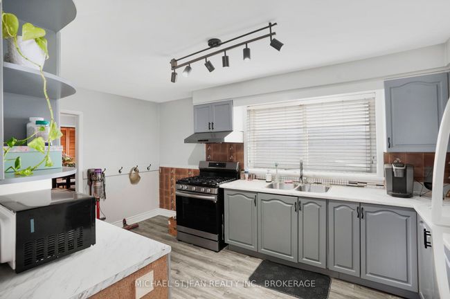64 First Rd W, House other with 5 bedrooms, 2 bathrooms and 8 parking in Stoney Creek ON | Image 17