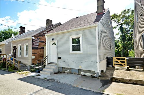 920 Excelsior Street, Allentown, PA, 15210 | Card Image