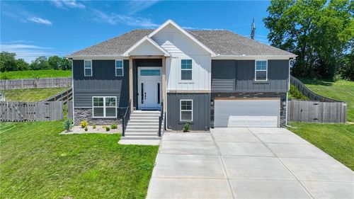 20113 Cider Ct, Weston, MO, 64098-1032 | Card Image