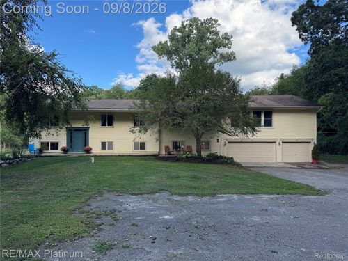 2805 Harmony Ln, Milford, MI, 48380-4361 | Card Image