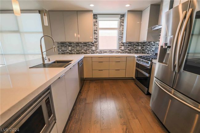 UNIT-1117 - 150 Las Vegas Blvd N, Condo with 3 bedrooms, 3 bathrooms and null parking in Las Vegas NV | Image 12