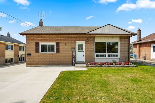 7463 Marieclaude Ave, Niagara Falls, ON, L2G5M1 | Card Image