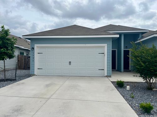 3406 Lindsay Ln, Seguin, TX, 78155-3086 | Card Image