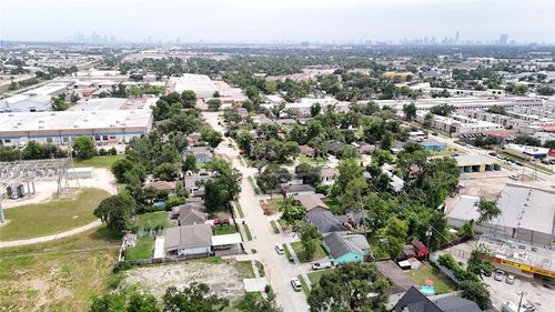 11622 Shoshone Rd, Houston, TX, 77055-1330 | Card Image
