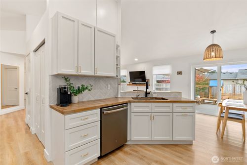 15421 8th Avenue Ct E, Tacoma, WA, 98445-1295 | Card Image