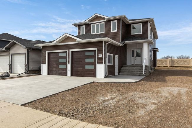 100 Somerside Way Se, Home with 3 bedrooms, 2 bathrooms and 4 parking in Medicine Hat AB | Image 2