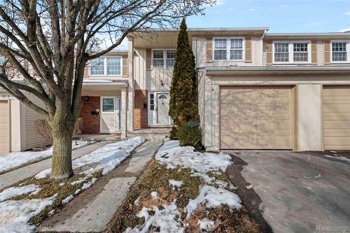 1719 Brentwood Dr, Troy, MI, 48098-2636 | Card Image